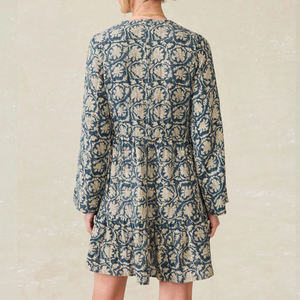 Robe courte décontractée à col en V à manches longues, imprimée, de conception d'usine, robe élégante en fil de coton sur mesure. - Product Image 3