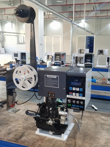 เครื่องจีบสายไฟอัตโนมัติ สำหรับสายเคเบิลหลายแกน รองรับแรงดันไฟฟ้า 110V / 220V พร้อมหัวต่อหลากหลายประเภท และปลอกหุ้มสาย - Product Image 3