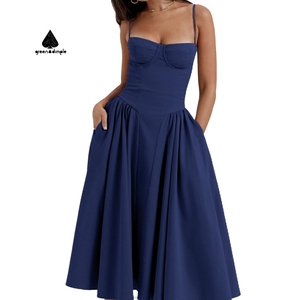 Robe décontractée vintage unie sur mesure, coupe ajustée et volumineuse, avec bretelles longues sur le côté pour femme - Product Image 2