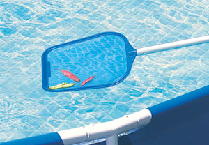 Kit de Mantenimiento para Piscina <span class=keywords><strong>INTEX</strong></span> 28002, Instalación Fácil, Cepillo y Red para Limpieza de Piscinas, Optimiza la Calidad del Agua - Product Image 5