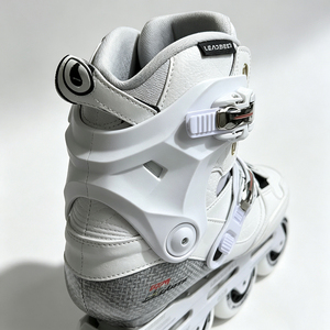 <span class=keywords><strong>Patines</strong></span> en Línea de Slalom de Fibra de Carbono para Adultos, <span class=keywords><strong>Patines</strong></span> Profesionales de Estilo Libre con <span class=keywords><strong>Ruedas</strong></span> de PU, Marco CNC, Color Negro y Blanco - Product Image 6