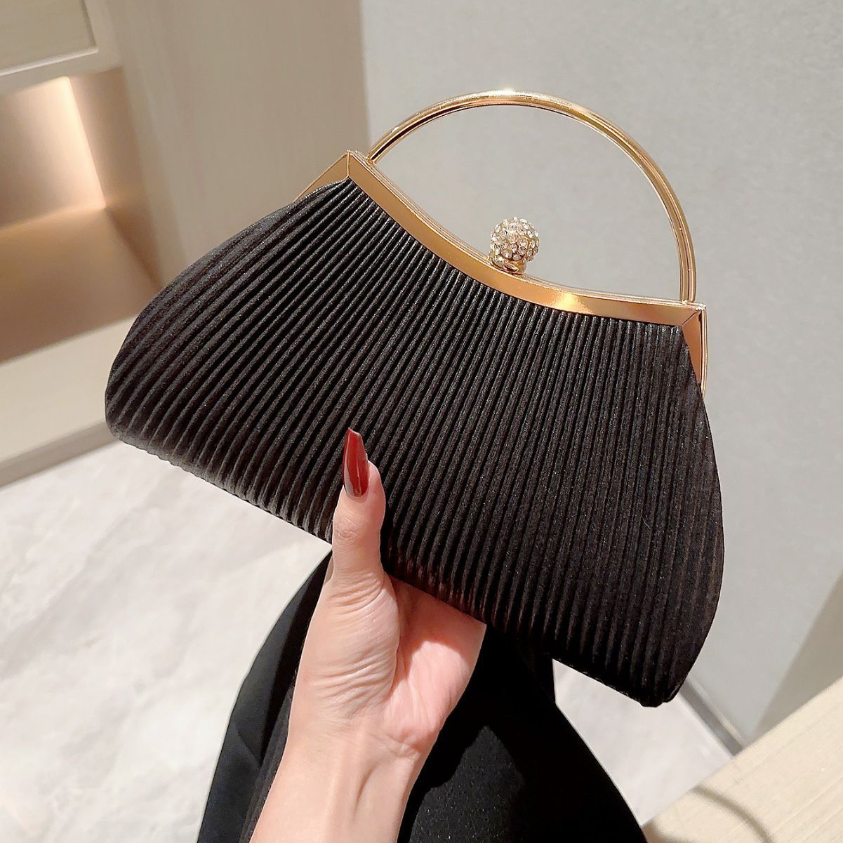 Sac Soirée Doré Argenté Fecialy - Satin Plissé Scintillant - Chaîne Amovible - 20x11cm - Or, Noir, Champagne, Argent Pochette Soirée Femme