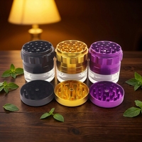 Broyeur à herbes, tabac et épices en aluminium anodisé coloré à 4 couches de 63 mm avec fenêtre transparente inférieure, personnalisable avec logo, vente en gros