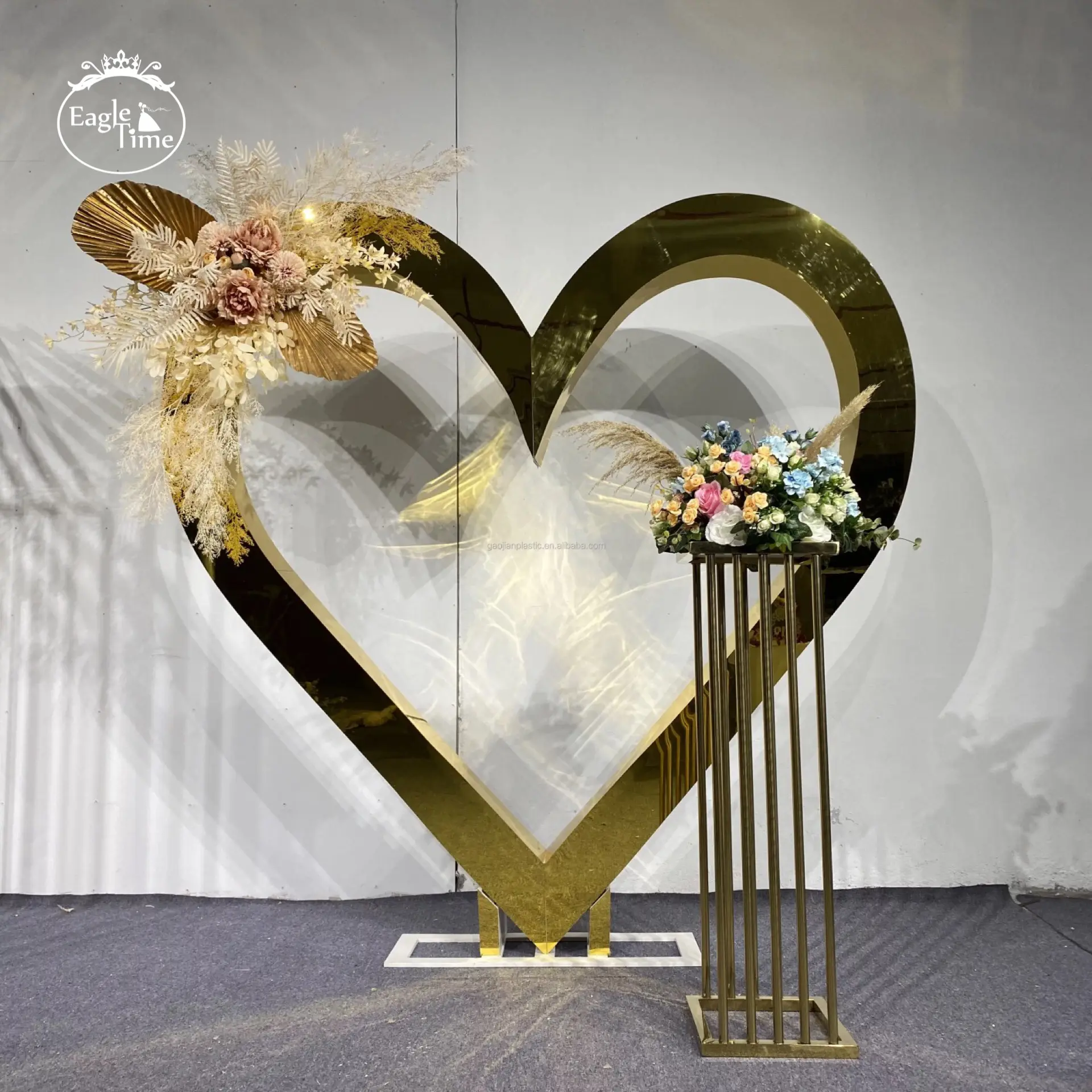 2022 neue Hochzeit Hintergrund Bogen Spiegel Gold Herz Hochzeits feier Bankett Hintergrund Bühnen dekoration