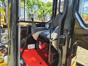 Mini-excavatrice sur chenilles Caterpillar 303C d'occasion, 3 tonnes, d'origine japonaise, Cat 303C, petite pelle pour travaux de jardinage et de construction en espace restreint - Product Image 6