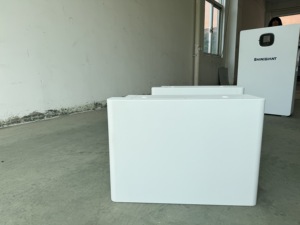 Nouvelle conception de batterie haute tension 10 kW 15 kW 20 kW 25 kW, système solaire hybride intégré triphasé au lithium-fer pour la maison - Product Image 1