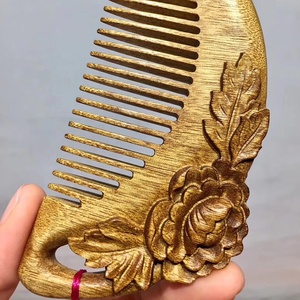 หวีไม้ฟีบีสีทองแกะสลักลายดอกโบตั๋น งานแฮนด์เมดสไตล์โอเรียนทัล วินเทจจีน พรีเมียม ของขวัญสำหรับสาวๆ - Product Image 2