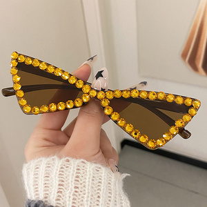 Precio de fábrica Cat Eye Gafas de sol Niños En forma de corazón Candy Color Diamond Crystal Gafas de sol Gafas pequeñas Negro Rojo para el verano - Product Image 4