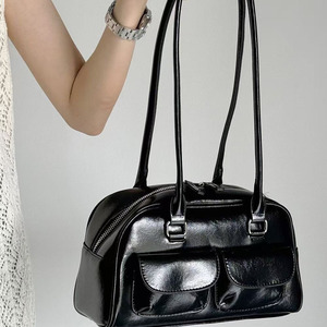 Bolso bandolera de piel sintética rectangular estructurado con diseño multicompartimento elegante y práctico - Product Image 6