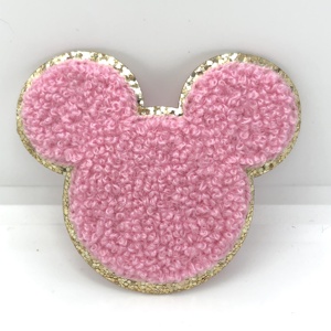Venta al por mayor Logotipo de diseñador personalizado brillo Chenille bordado hierro parches en forma de corazón flor con diamantes de imitación cuentas Decoración - Product Image 1