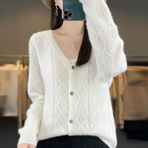 Cárdigan de mujer suave de lana 100% con cuello en V de Color verde, venta al por mayor de fábrica, etiquetas de diseño personalizado, suéter de lana merino pura - Product Image 2