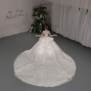 Vestido de Novia Moderno GT129 Estilo Princesa con Apliques de Diamantes Brillantes y Pedrería, Cola Capilla, Romántico y Elegante - Product Image 2