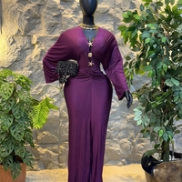 Robe de soirée longue moulante élégante pour femme, couleur unie, en satin, col en V, boutons métalliques, manches longues larges, taille plissée, coupe ajustée sexy