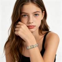 Bracelets de mode en acier inoxydable en gros, accessoires DIY, lettres initiales CZ, breloques italiennes modulaires élastiques faites à la main