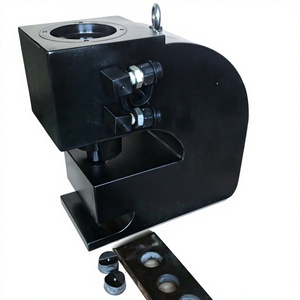 Máquina perforadora hidráulica CH-100A de 100T y 30MM de alta rigidez para chapa de acero, hierro angular, acero de canal y riel. - Product Image 2