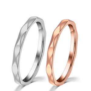Anillo de acero de titanio para mujer, estilo minimalista con forma de diamante de 2 mm, un accesorio popular y de moda en Europa y América, perfecto para una - Product Image 5