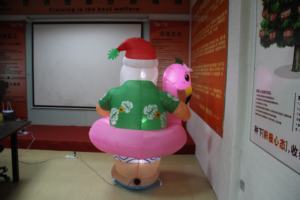 Рождественский надувной Гавайский Санта с фламинго, бассейн, плавающий декор с внутренним светодиодным светом - Product Image 3