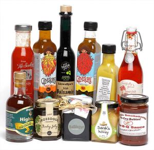Étiquettes personnalisées autocollantes en rouleau avec estampage à chaud et gaufrage, autocollants imprimés imperméables pour bouteilles de jus, étiquettes de sécurité alimentaire - Product Image 5