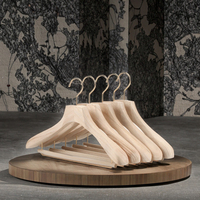Cintre en bois de camphre naturel en gros, personnalisable avec logo, pour vêtements, vestes et costumes, idéal pour cuisine, armoire et salle de bain