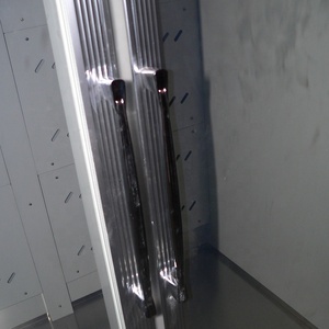 Présentoir intérieur vertical à double porte Présentoir commercial de glace Réfrigérateur vertical avec <span class=keywords><strong>distributeur</strong></span> de glaçons - Product Image 4