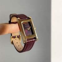Montre à quartz vintage IEKE Ankela rouge et élégante avec bracelet en cuir rétro pour femmes, montre à quartz de luxe légère et de niche