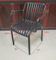 Vente en gros de chaises et tables de salle à manger d'extérieur en plastique empilables de haute qualité et bon marché avec accoudoir pour restaurant café