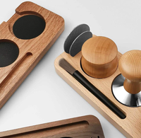 Station de Tamper en Bois 51mm 53mm 58mm avec Emplacement pour Tamper et Distributeur, Organisateur d'Outils d'Espresso pour Barista et Cuisine