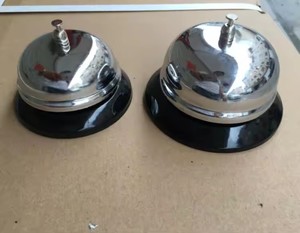 Campanello <span class=keywords><strong>da</strong></span> <span class=keywords><strong>Tavolo</strong></span> in Alluminio a Spinta Manuale per Ristoranti, Uffici e Cucine, con Clip per Tovaglia in Acciaio Inossidabile - Product Image 6
