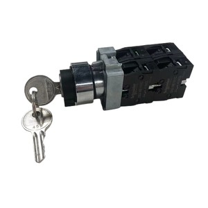 Interrupteur avec clé 3P OEM 2901015410 HA2901015410 Compatible avec les élévateurs <span class=keywords><strong>Haulotte</strong></span> Optimum 8 AC <span class=keywords><strong>Star</strong></span> <span class=keywords><strong>10</strong></span> HA18SPX H21TPX - Product Image 1