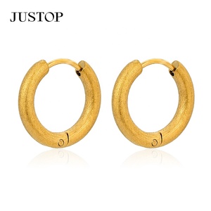 Aros de moda OEM/OEM, impermeables, de acero inoxidable, chapados en oro, hipoalergénicos, proveedor de joyería de moda, venta al por mayor. - Product Image 2