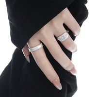 S925 Sterlingsilber Vergoldeter Breiter Offener Manschettenring mit Zirkonia-Blumenkette, Vintage Strukturierter Verstellbarer Bohemian Statement-Ring für
