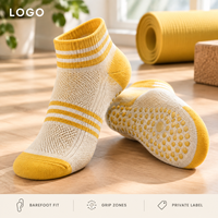 Chaussettes de yoga antidérapantes couleur crème jaune rayé, coupe ajustée et flexible pour studio, étiquette privée, commande personnalisée, approbation de la coupe