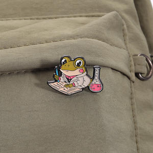 Nouveauté : Broche grenouille en forme de tube à essai de <span class=keywords><strong>microscope</strong></span> chimique, avec badge de médecine expérimentale de dessin animé et motif d'huile colorée, pour ma fille - Product Image 2