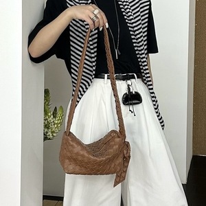 2026 Hot-selling Women's Cowhide Leather <b>Handbag</b> Luxury Genuine Leather <b>Medium</b> Bag Top Grain woven Leather Bags for Women - Product Image 4
