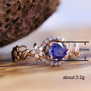 Anello Floreale Tono Rosa per Donne con Accento Blu, Gioiello Floreale per Feste e Banchetti, Accessorio per Outfit - Product Image 4
