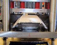 Machine de profilage à grande vitesse pour supports d'éclairage - Formeuse de profilés de précision pour supports de lampes pour la fabrication de supports de lampes