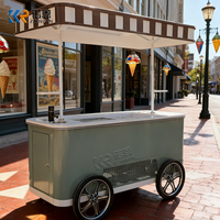 Mobiele gelato-ijsverkoopapparatuur met displayvriezer, commerciële ijslolly-verkoopkar voor straat- en buitenevenementen