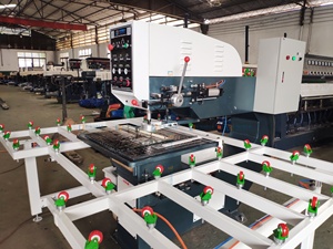 Attrezzature di fresatura automatica Eworld completamente automatica orizzontale macchina di perforazione di vetro prezzo di vendita di fabbrica