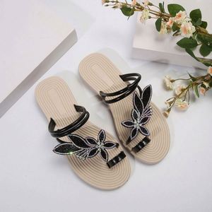 Sandalias de verano coreanas con purpurina para mujer, a la moda, con clip brillante, punta de flor, chanclas planas para playa y exteriores. - Product Image 5