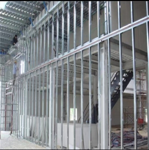 Profilés en acier léger pour plafond en plaques <span class=keywords><strong>de</strong></span> plâtre, profilés principaux et auxiliaires en forme <span class=keywords><strong>de</strong></span> V pour appartements et villas, galvanisés et résistants à la rouille - Product Image 5