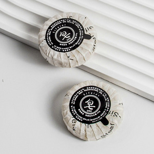 Vente directe usine – Savons jetables économiques 15g/20g/25g/30g – Mini savons lavables personnalisés très demandés pour hôtels et articles de toilette - Product Image 1