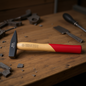 Martillo Usag332 de 382g con mango de madera y agarre rojo para carpintería y metalistería - Product Image 3