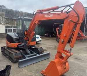 Excavatrice de petite taille HITACHI ZX50U-3 d'occasion, 5 tonnes, faible nombre d'heures de travail, haute qualité, exportable, matériel de construction - Product Image 4