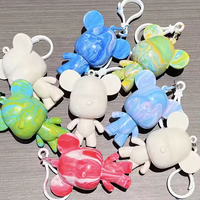 Fabricants Vente en gros Figurine Fluide Ours et Chat Porte-clés Vinyle Jouet Différentes tailles Fluide Art Ours Porte-clés