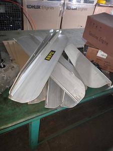 Ce Hoàn Thiện Sàn San Lấp Mặt Bằng Công Cụ Bề Mặt Bê Tông Rung Giàn Screed Rung Bê Tông Screed Với Động Cơ Xăng - Product Image 6