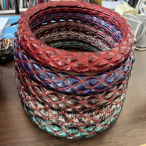 La funda de <span class=keywords><strong>volante</strong></span> estampada de cuero <span class=keywords><strong>brillante</strong></span> colorida de moda más popular - Product Image 2