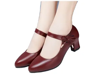Sıcak satış modern moda kadın yeni kauçuk yumuşak taban ayakkabı bir düğme ile annenin ayakkabı rahat küçük deri iş ayakkabısı