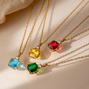 Collier pendentif géométrique quadrilatère en acier inoxydable avec accents de diamants sertis griffe pour bijoux cadeaux - Product Image 3