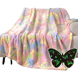 Nouvelle <span class=keywords><strong>couverture</strong></span> de <span class=keywords><strong>bébé</strong></span> en peluche en flanelle <span class=keywords><strong>polaire</strong></span> phosphorescente <span class=keywords><strong>personnalisée</strong></span> pour l'hiver tricotée avec une fonction anti-boulochage - Product Image 2