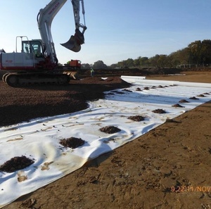 Rouleau de <span class=keywords><strong>géotextile</strong></span> non tissé en PET PP <span class=keywords><strong>pour</strong></span> la construction routière, ferroviaire, le <span class=keywords><strong>drainage</strong></span>, la filtration et le renforcement - Product Image 3